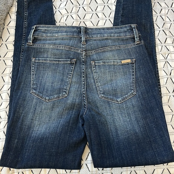 WHBM Extra High-Rise Skinny Jeans, Medium Wash - Picture 4 of 8